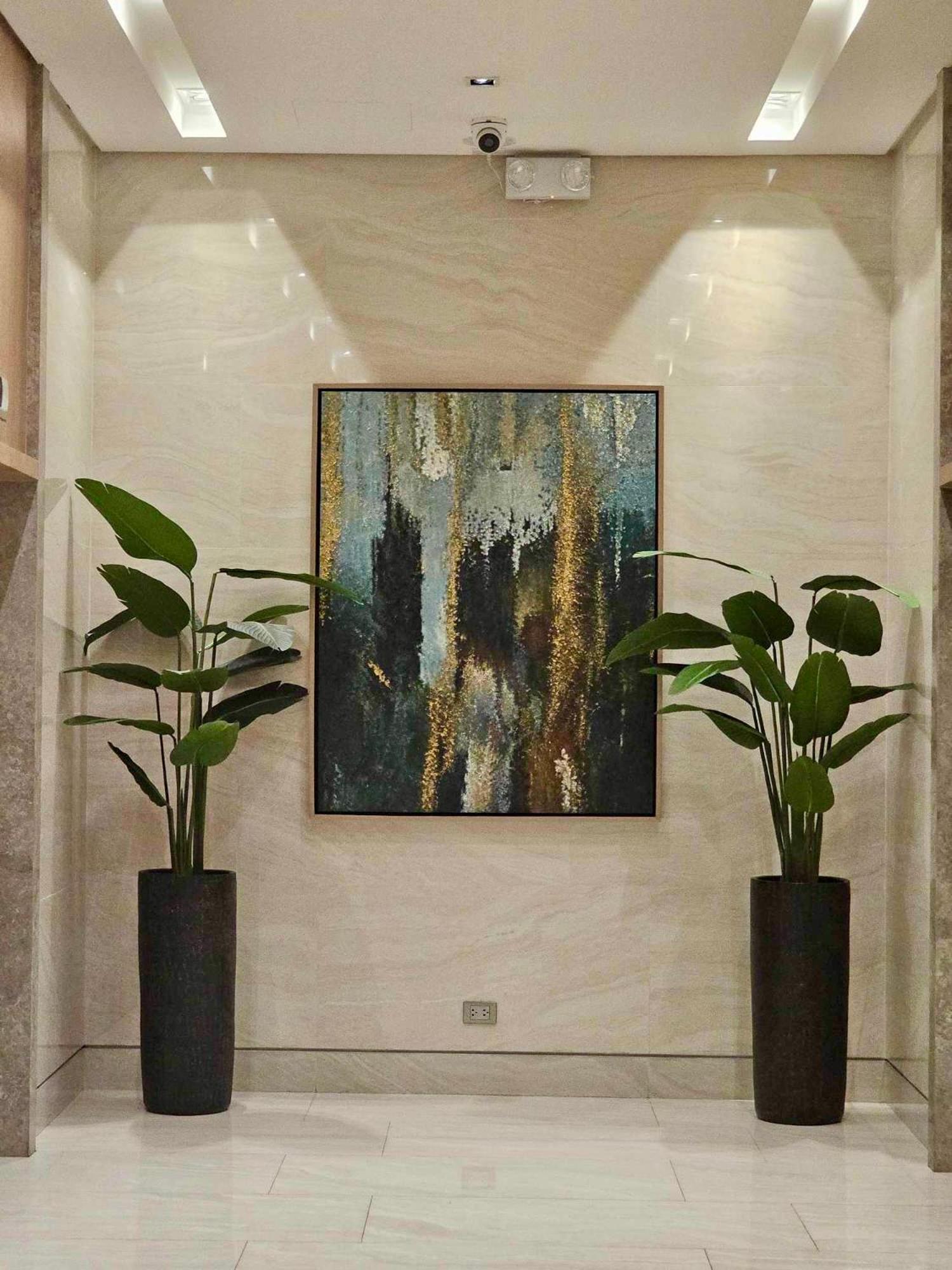Deluxe Executive Corner Unit In Makati Manila
