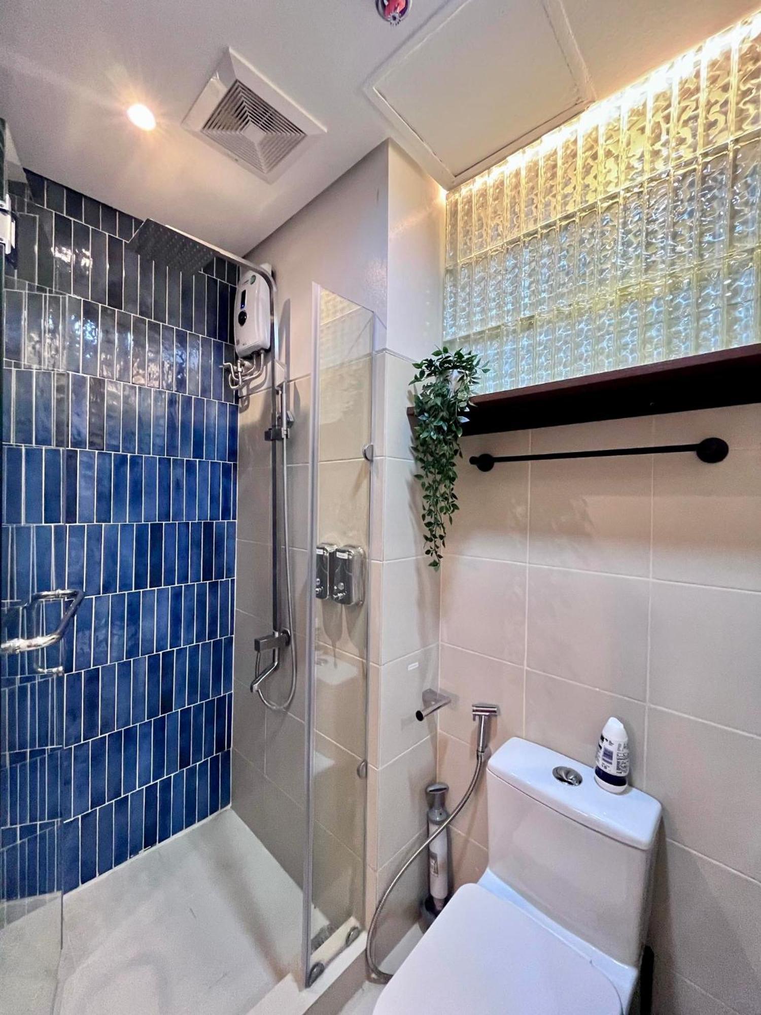 Deluxe Executive Corner Unit In Makati Apartment Manila