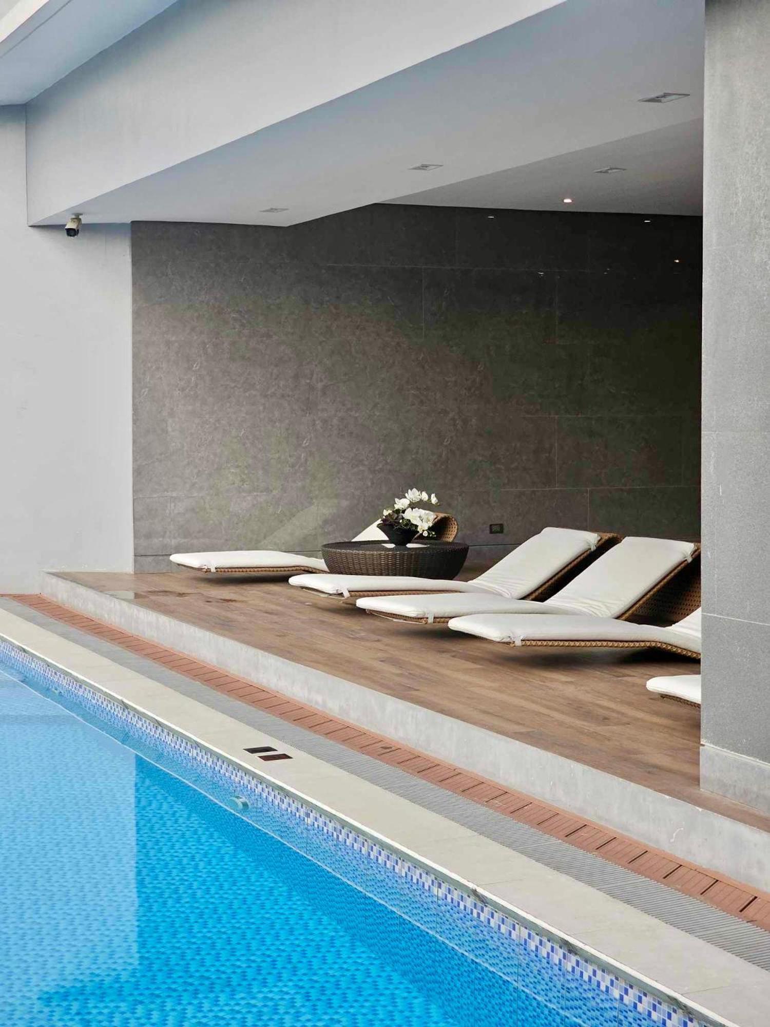 Deluxe Executive Corner Unit In Makati * Manila