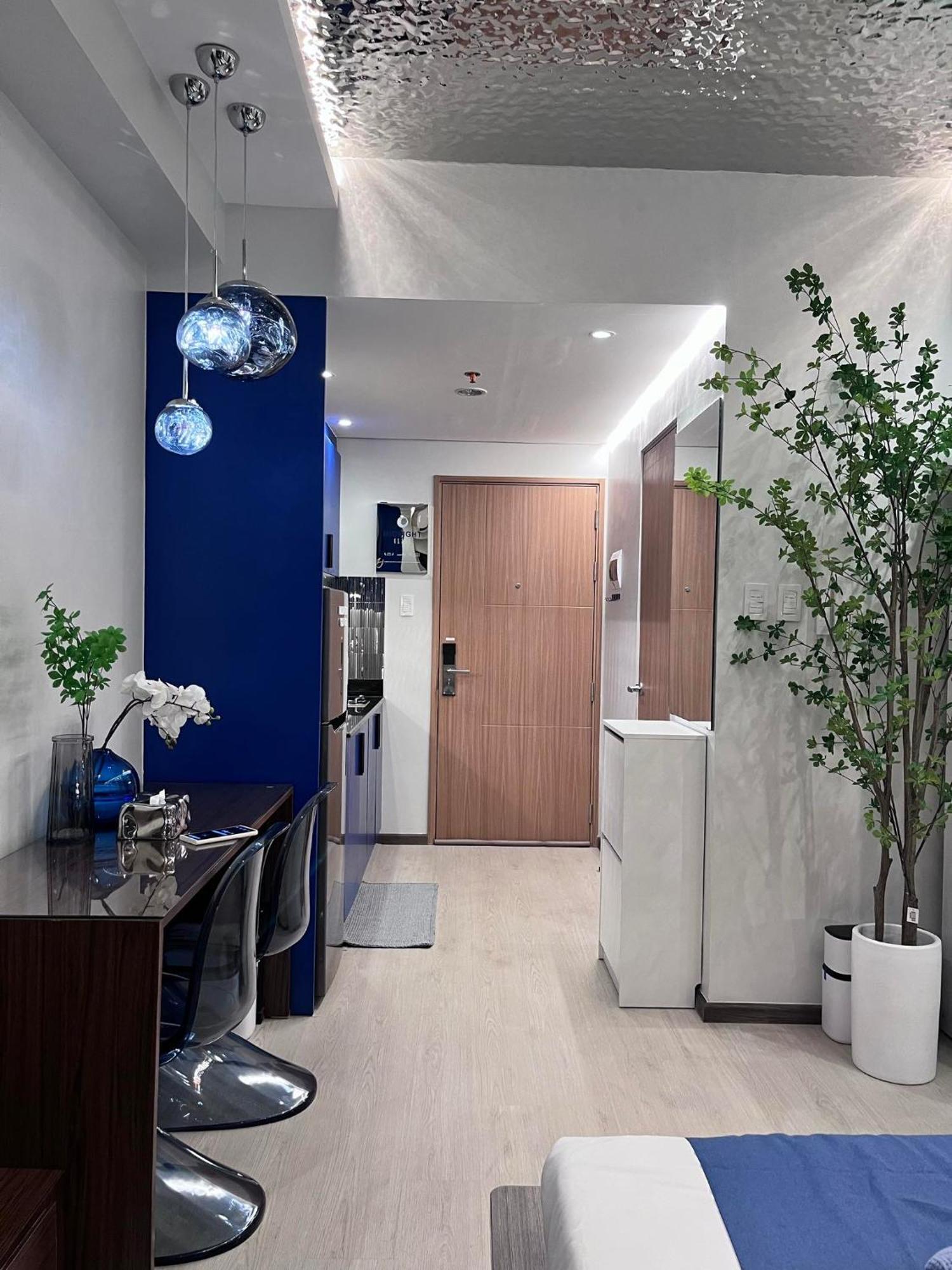 Apartment Deluxe Executive Corner Unit In Makati *