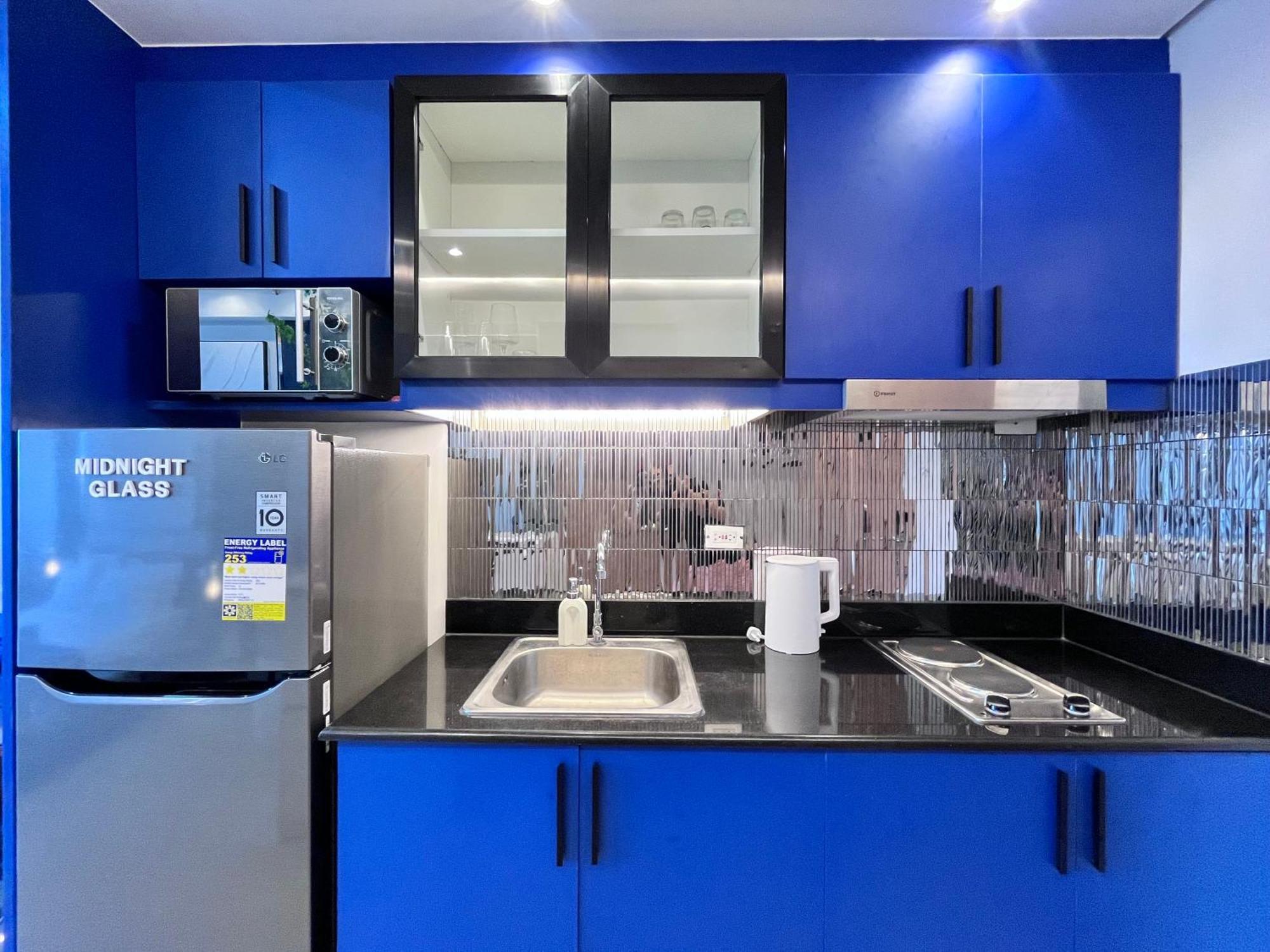 Apartment Deluxe Executive Corner Unit In Makati *