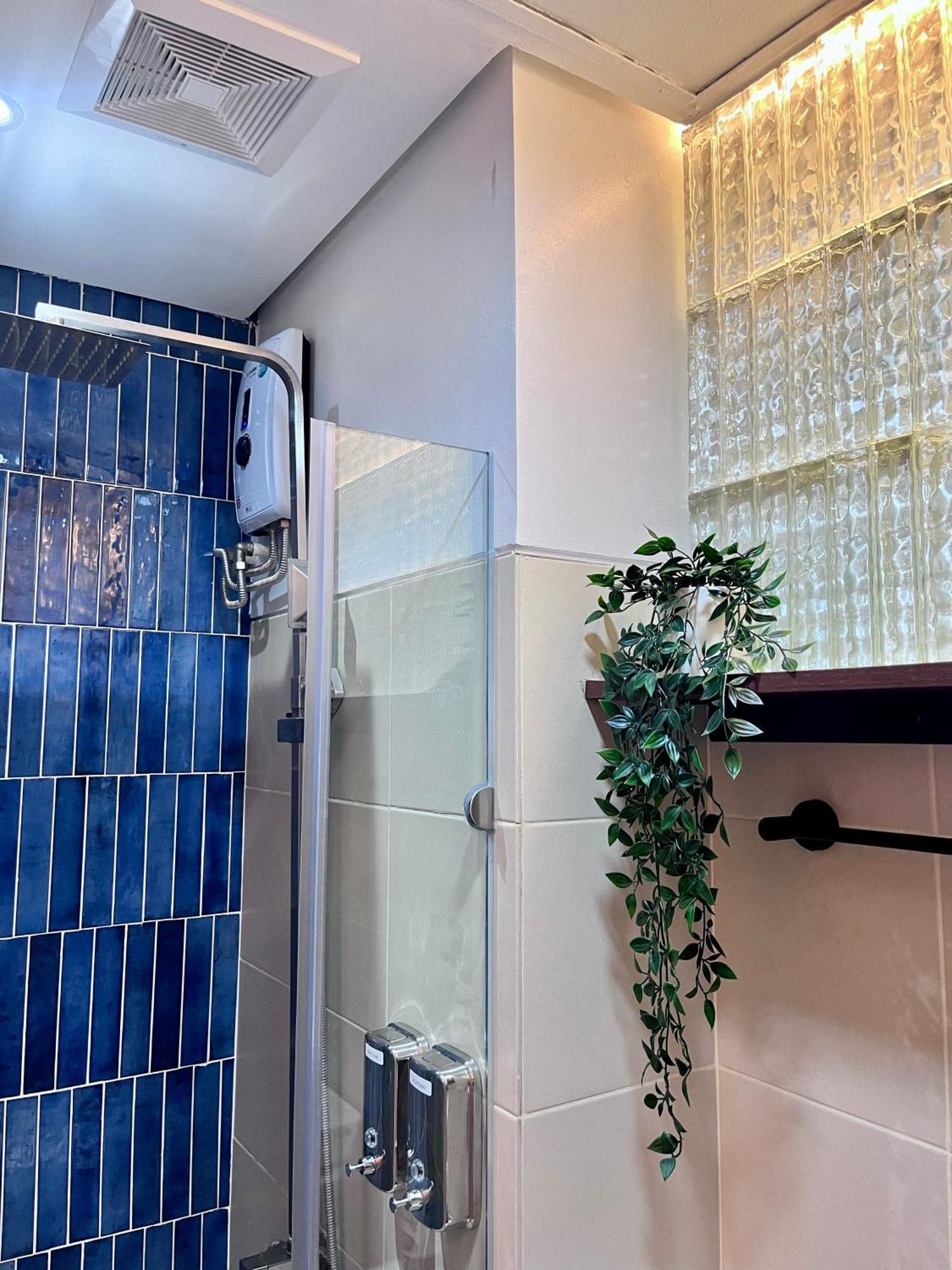 Deluxe Executive Corner Unit In Makati * Manila