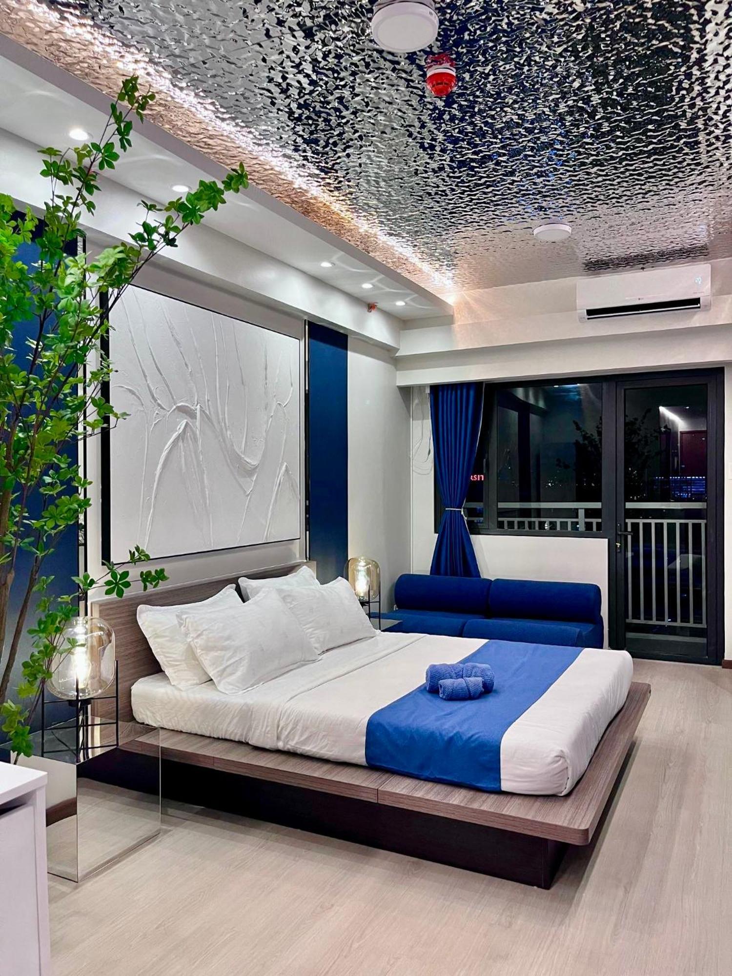 Deluxe Executive Corner Unit In Makati