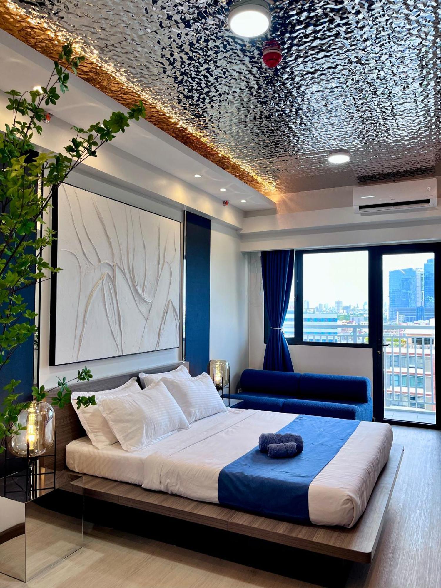Deluxe Executive Corner Unit In Makati
