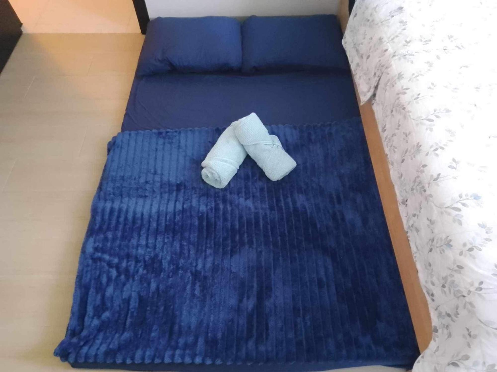 Tropical 1br Uptown Parksuites Bgc, 200mbps Smart Tv Manila
