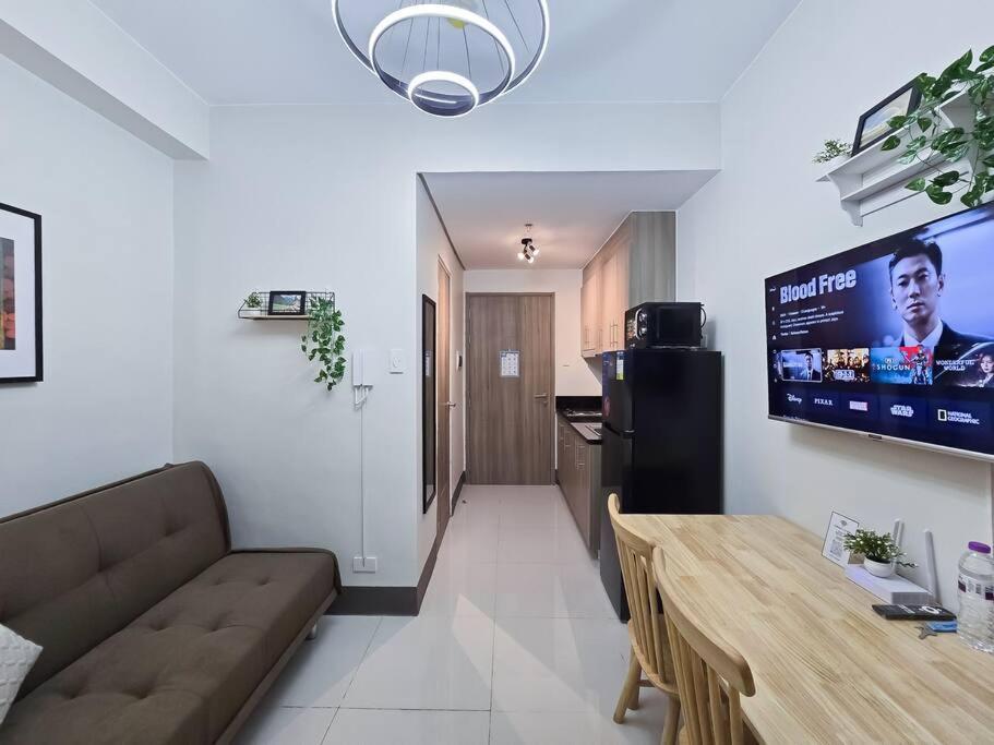 Apartment 1br Unit Condotel W Balcony Fame Residences -fm29 Manila