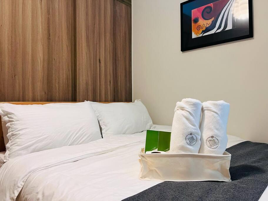 Apartment 1br Unit Condotel W Balcony Fame Residences -fm27 Manila