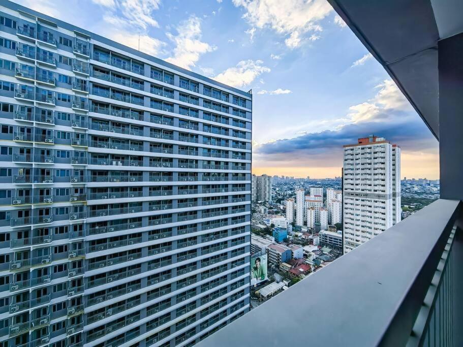 1br Unit Condotel W Balcony Fame Residences -fm08 Apartment Manila