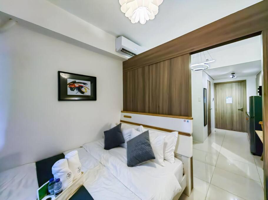 Apartment 1br Unit Condotel W Balcony Fame Residences -fm08 Manila