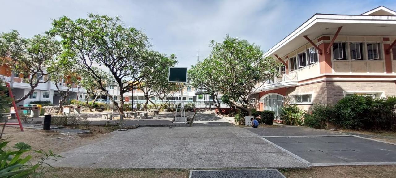 Apartment Cozy Budget-friendly 2-bedroom Condo, Near The Airport Manila