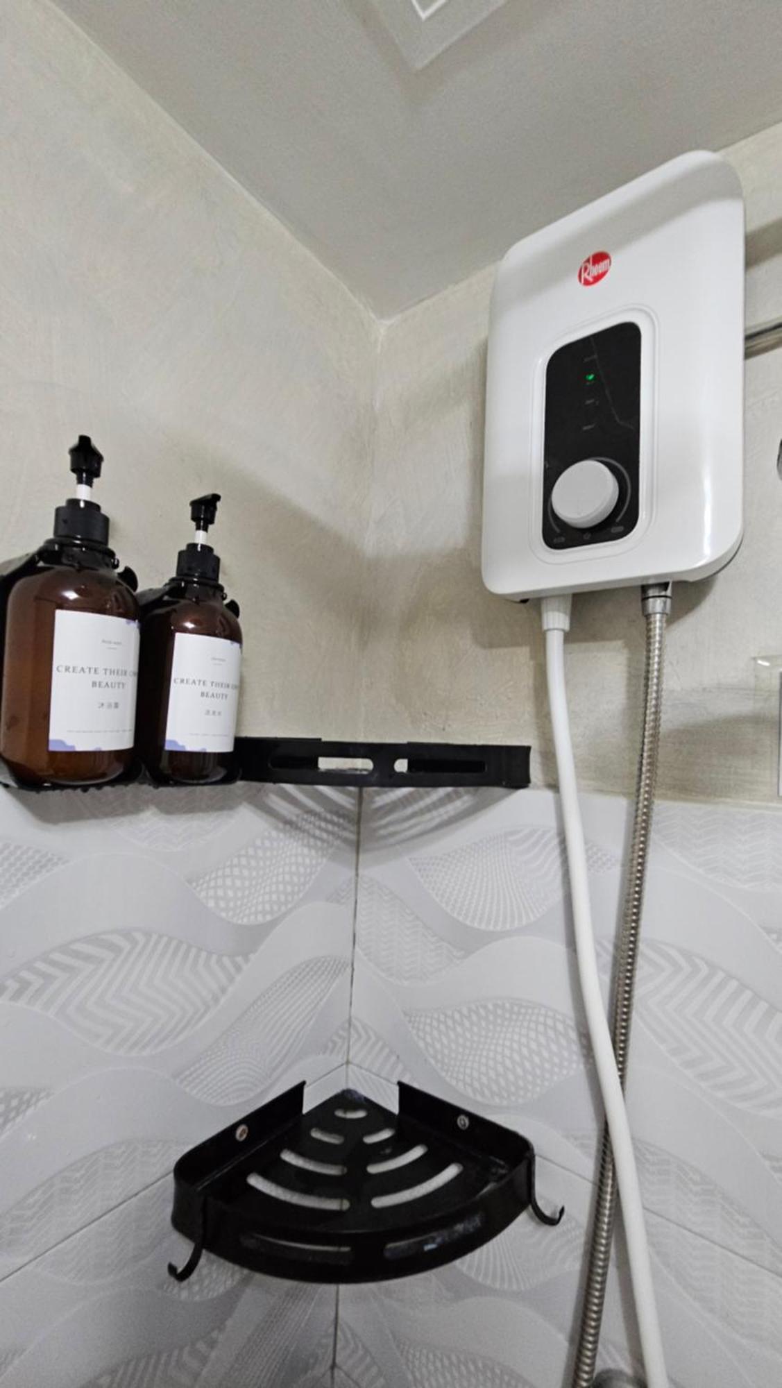Cozy Budget-friendly 2-bedroom Condo, Near The Airport Apartment