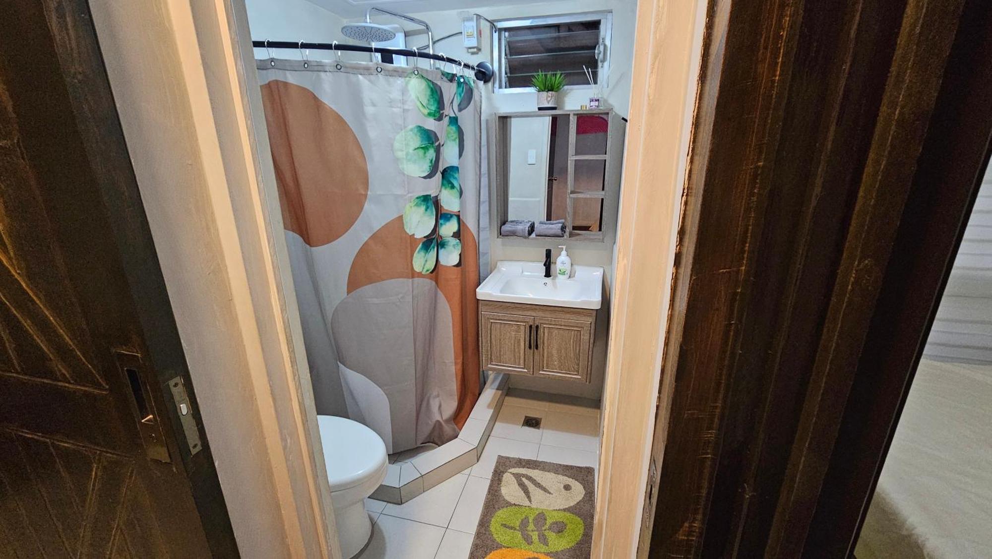 Cozy Budget-friendly 2-bedroom Condo, Near The Airport