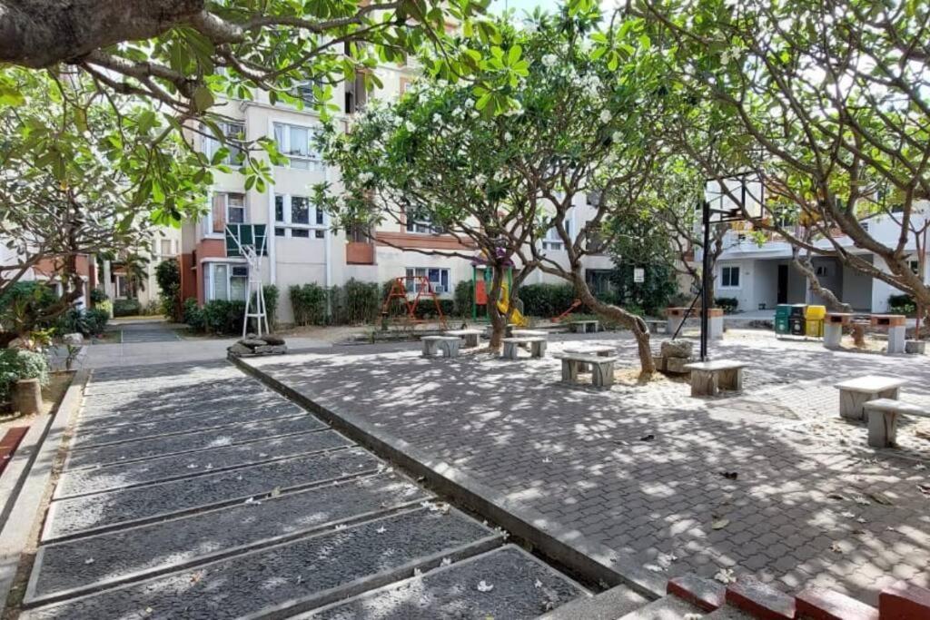 Cozy Budget-friendly 2-bedroom Condo, Near The Airport *