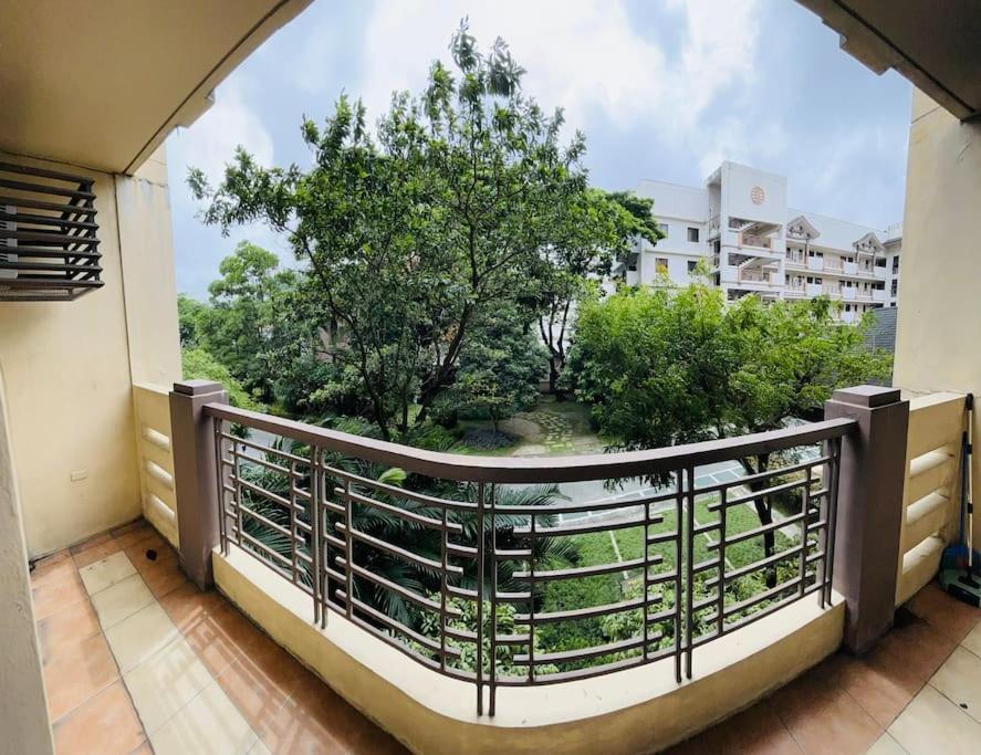 Two Bedroom In Fairview Qc Apartment