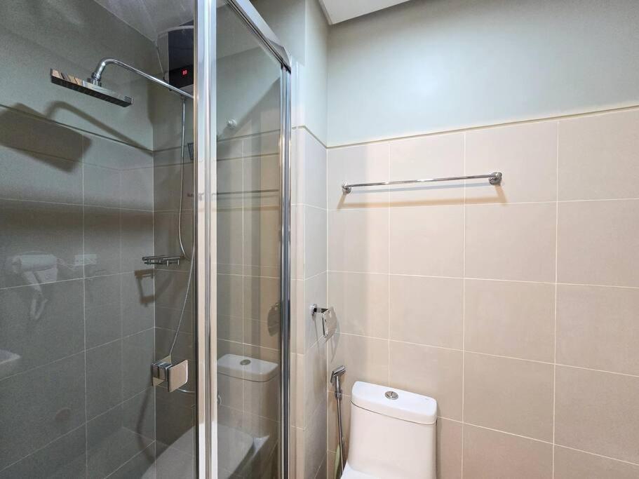 Apartment 1br Unit Condotel W Balcony Fame Residences #fm35