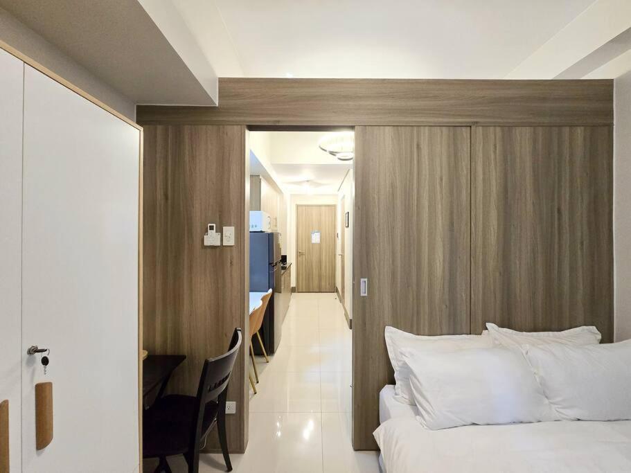 1br Unit Condotel W Balcony Fame Residences #fm35 Apartment