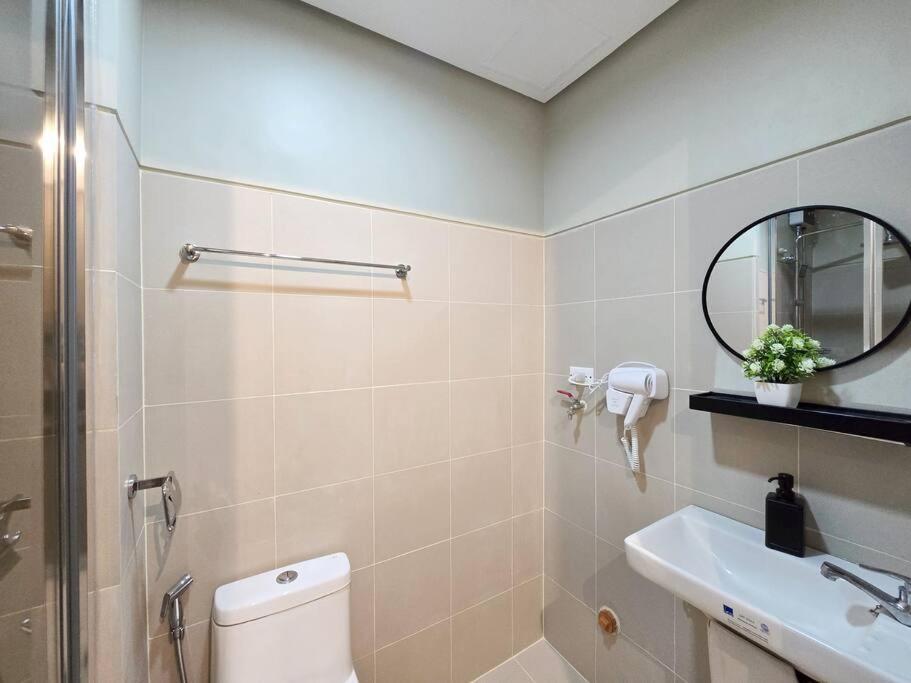 1br Unit Condotel W Balcony Fame Residences #fm35 Apartment
