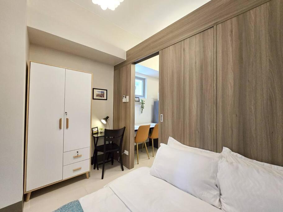 Apartment 1br Unit Condotel W Balcony Fame Residences #fm35 Manila