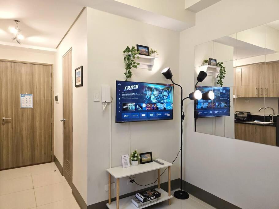 Apartment 1br Unit Condotel W Balcony Fame Residences #fm35