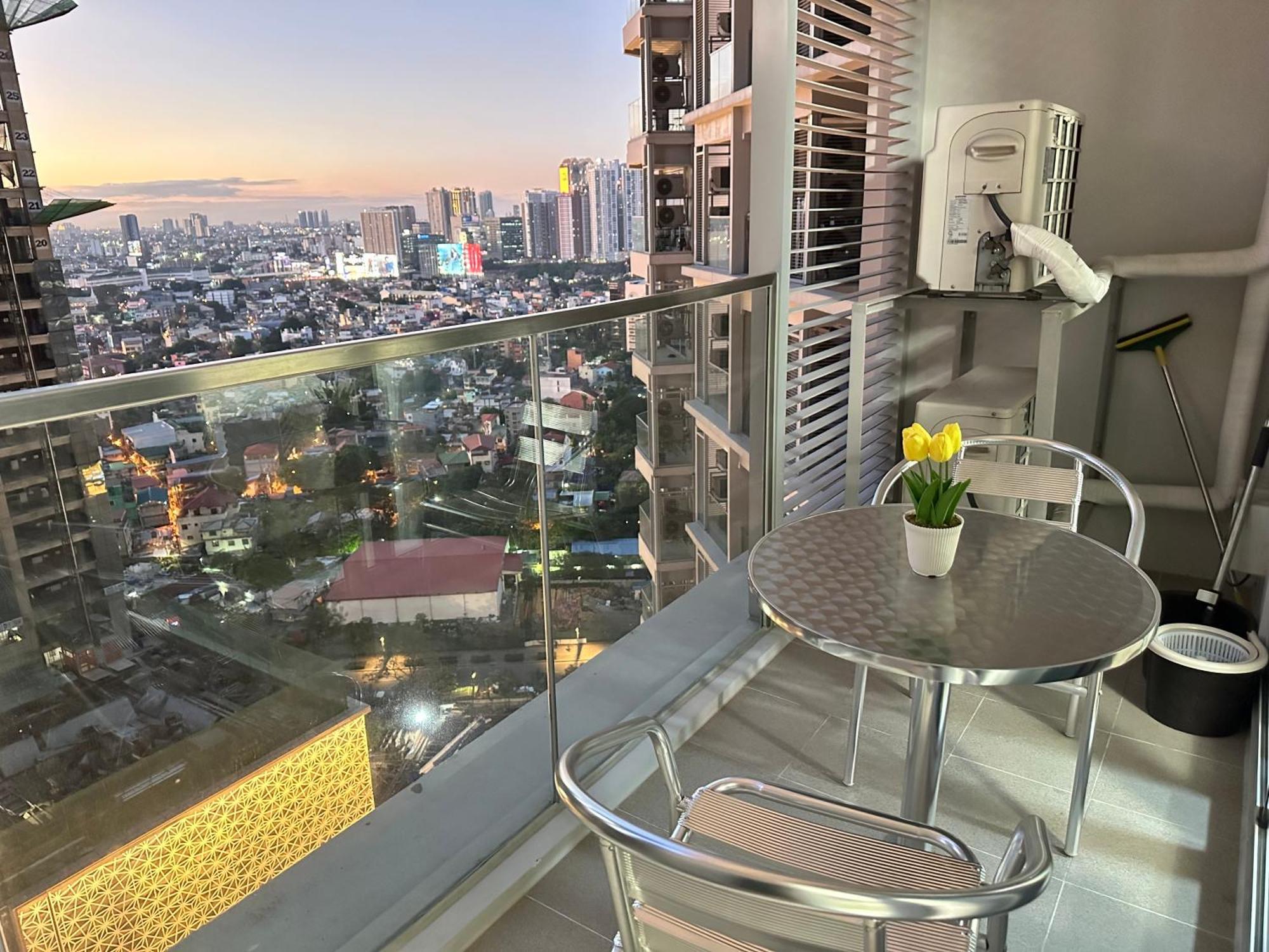 Relax And Unwind At Uptown Bgc * Manila