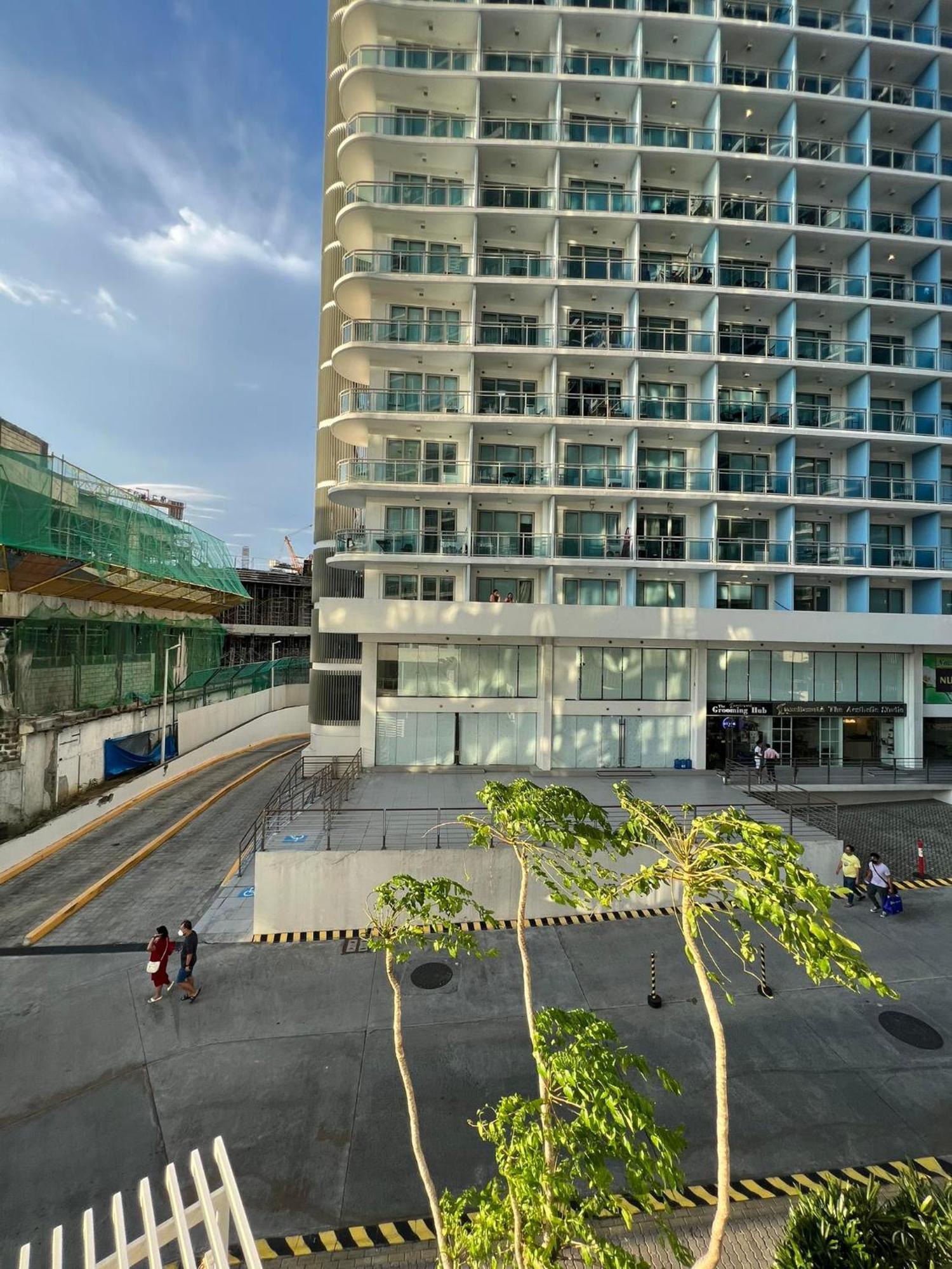 Quelson's Pad In Azure Beach Residences With Wave Pool Access *