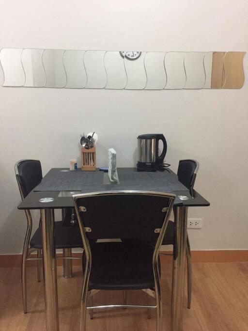 The Happy Place! 1 Bedroom Perfect For Staycation! Manila