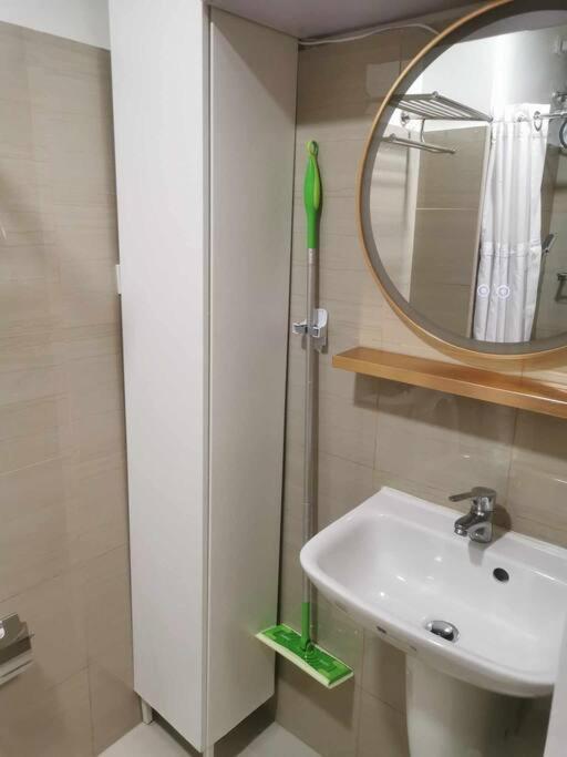 Jovis Place Staycation Near Moa Apartment Manila