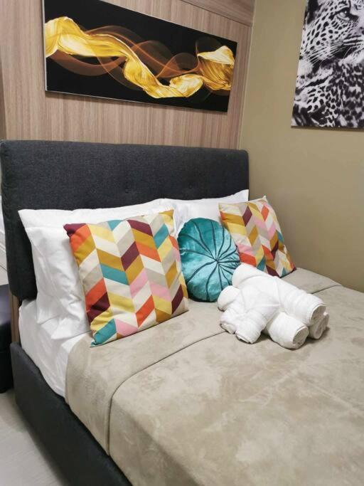 Jovis Place Staycation Near Moa Manila