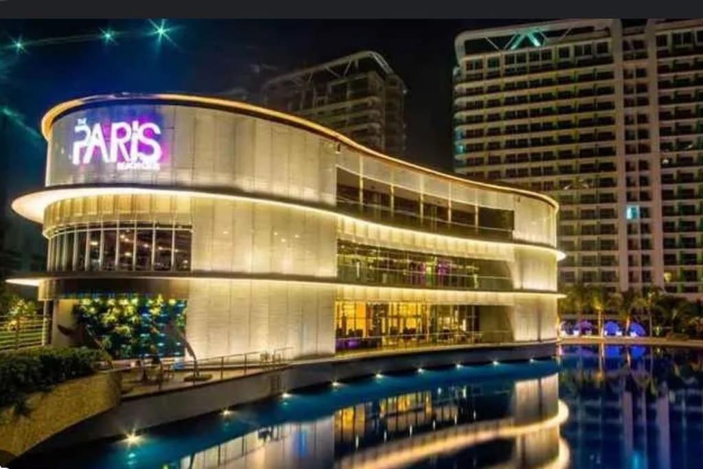 Staycation With Wave Pool At Azure Urban Manila