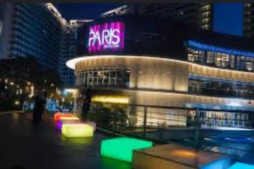 Staycation With Wave Pool At Azure Urban *