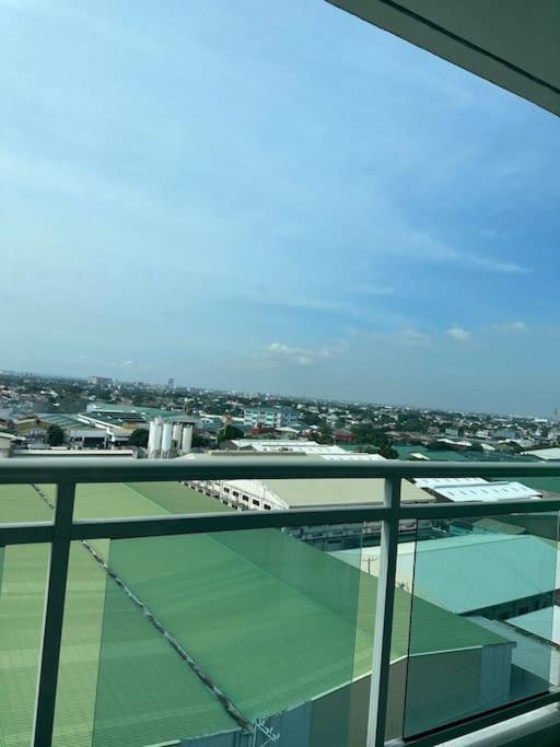 Apartment Staycation With Wave Pool At Azure Urban *