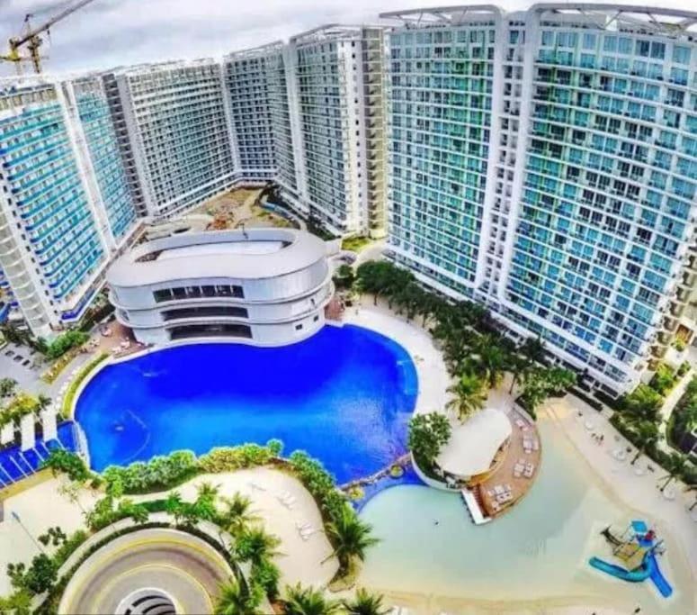 Apartment Staycation With Wave Pool At Azure Urban Manila