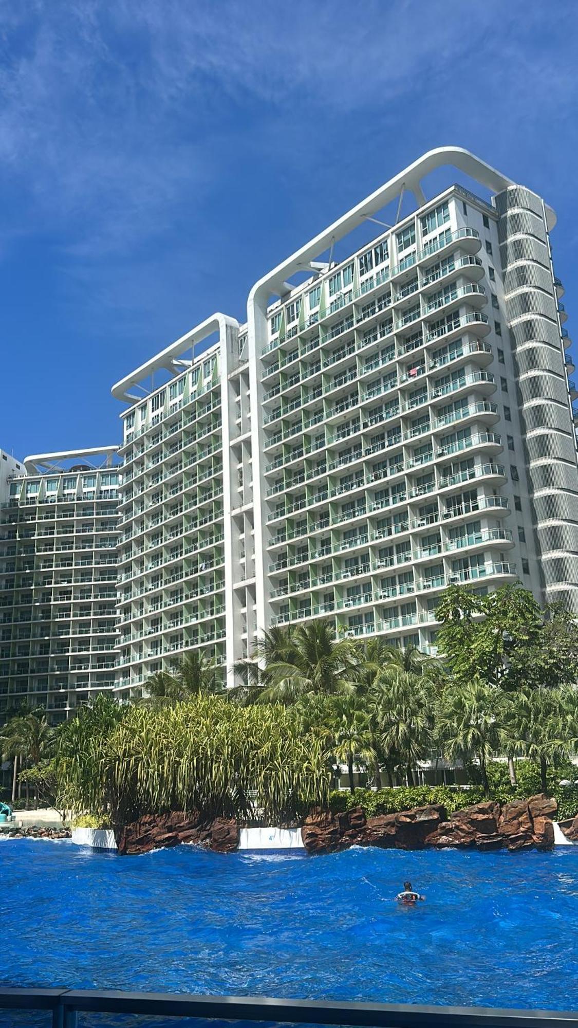 Apartment Staycation With Wave Pool At Azure Urban Manila