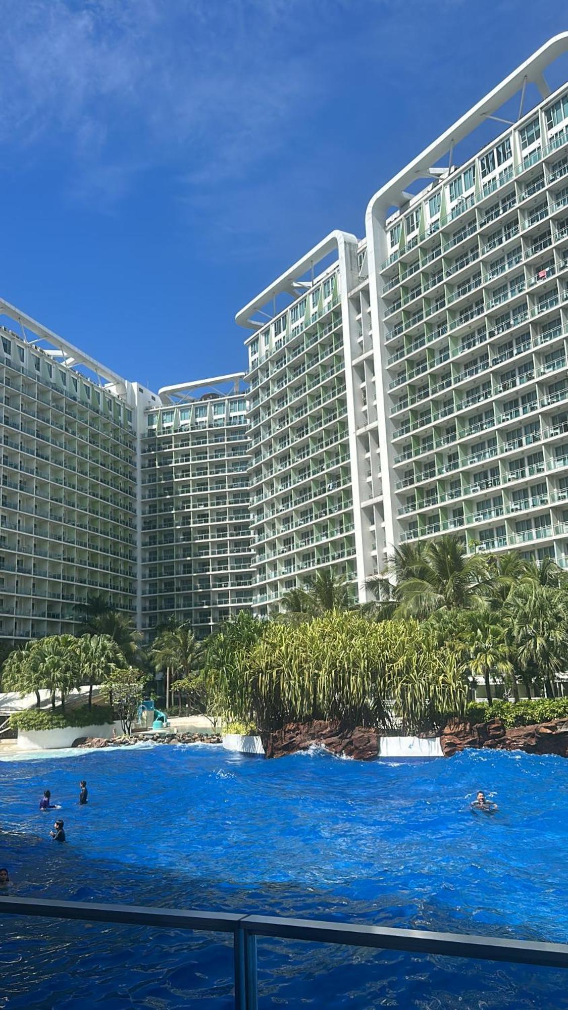 Apartment Staycation With Wave Pool At Azure Urban *