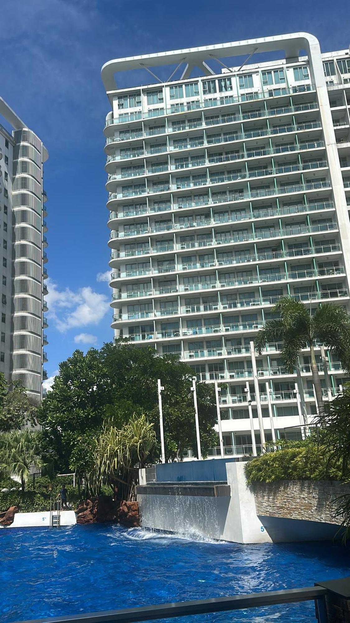 Staycation With Wave Pool At Azure Urban *