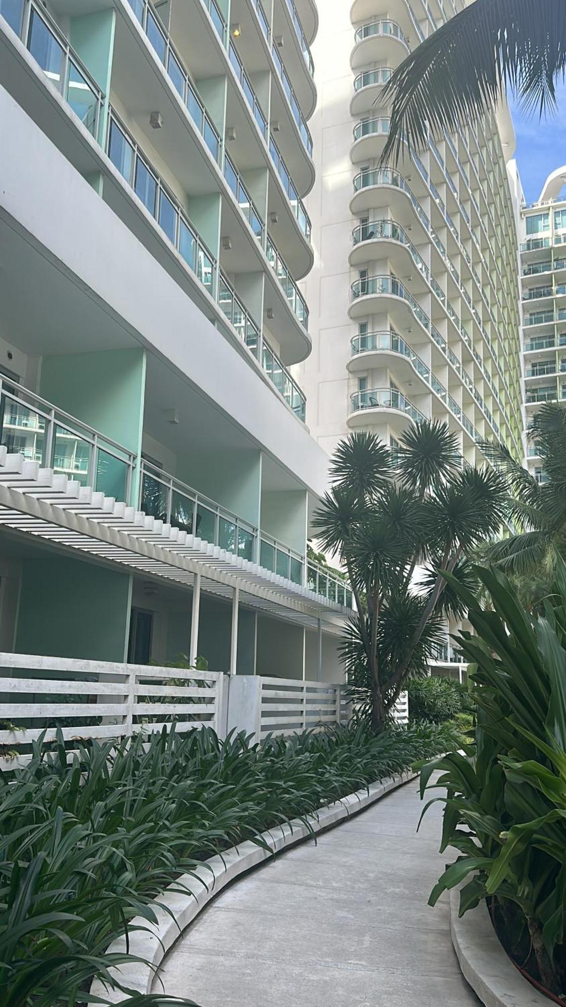 Staycation With Wave Pool At Azure Urban Apartment