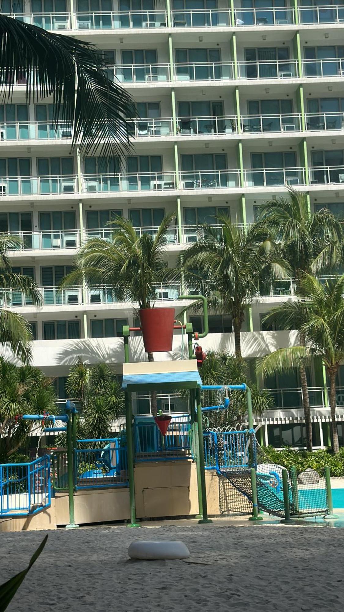 Staycation With Wave Pool At Azure Urban Apartment Manila