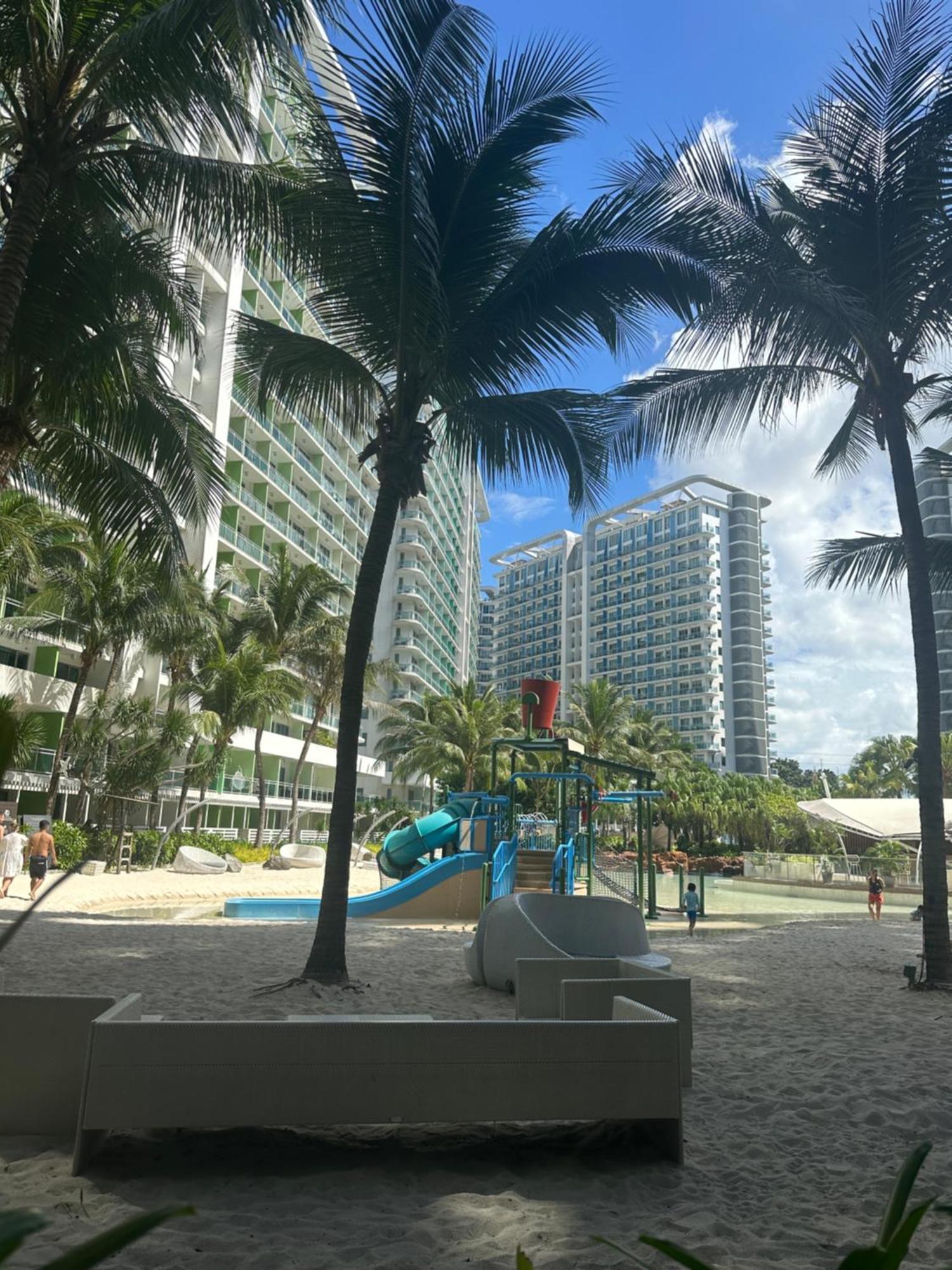 Apartment Staycation With Wave Pool At Azure Urban