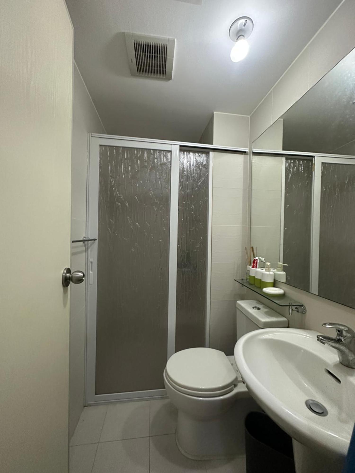 Staycation With Wave Pool At Azure Urban Manila