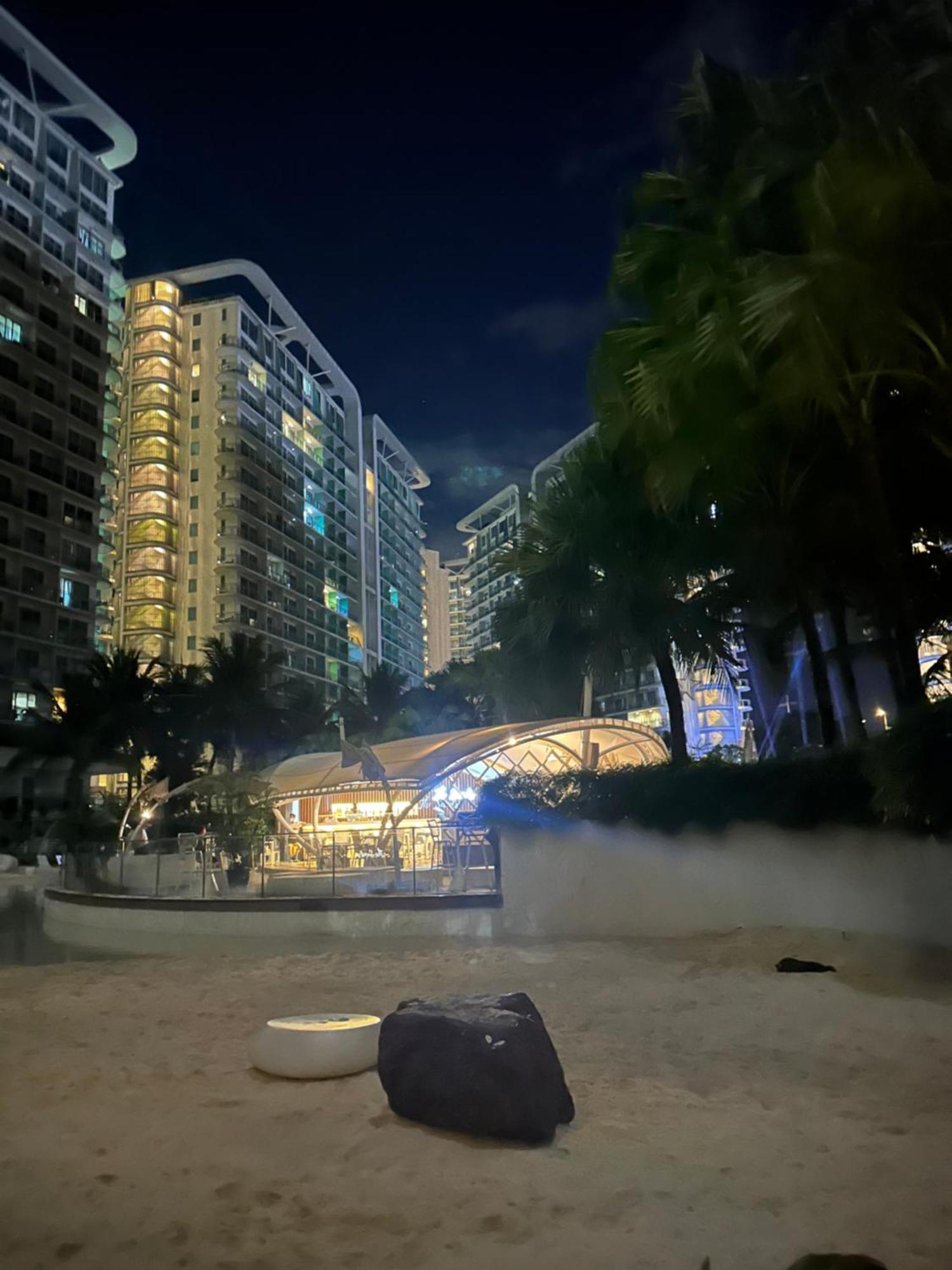 Staycation With Wave Pool At Azure Urban Apartment Manila
