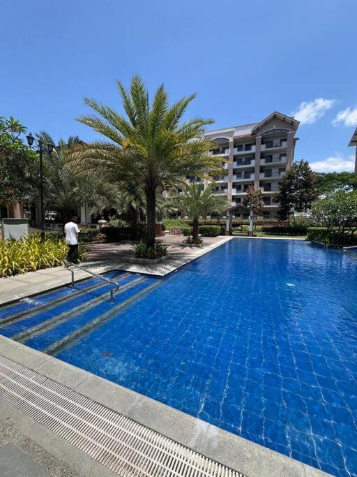 Apartment 2-bedroom With Balcony In A Setting - H Ivory Manila