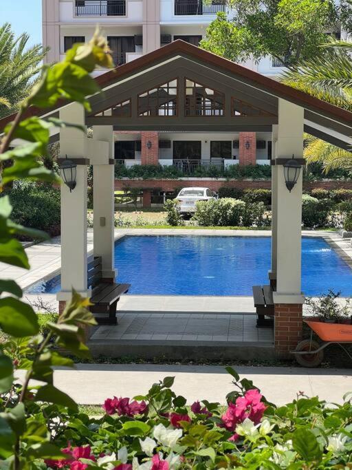 2-bedroom With Balcony In A Setting - H Ivory Apartment