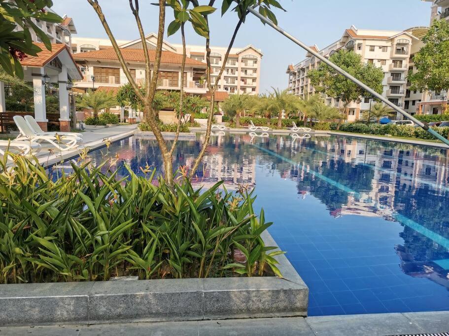 2-bedroom With Balcony In A Setting - H Ivory Manila