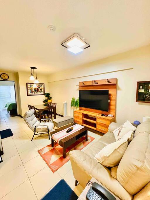 2-bedroom With Balcony In A Setting - H Ivory * Manila