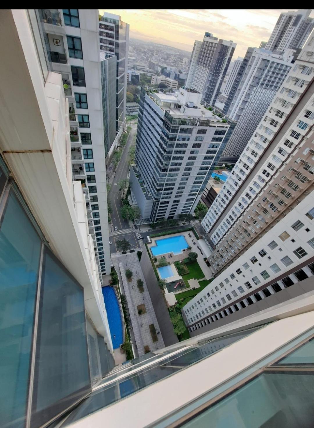 Bonifacio Global One Uptown Residence-2 Bedroom Apartment Manila