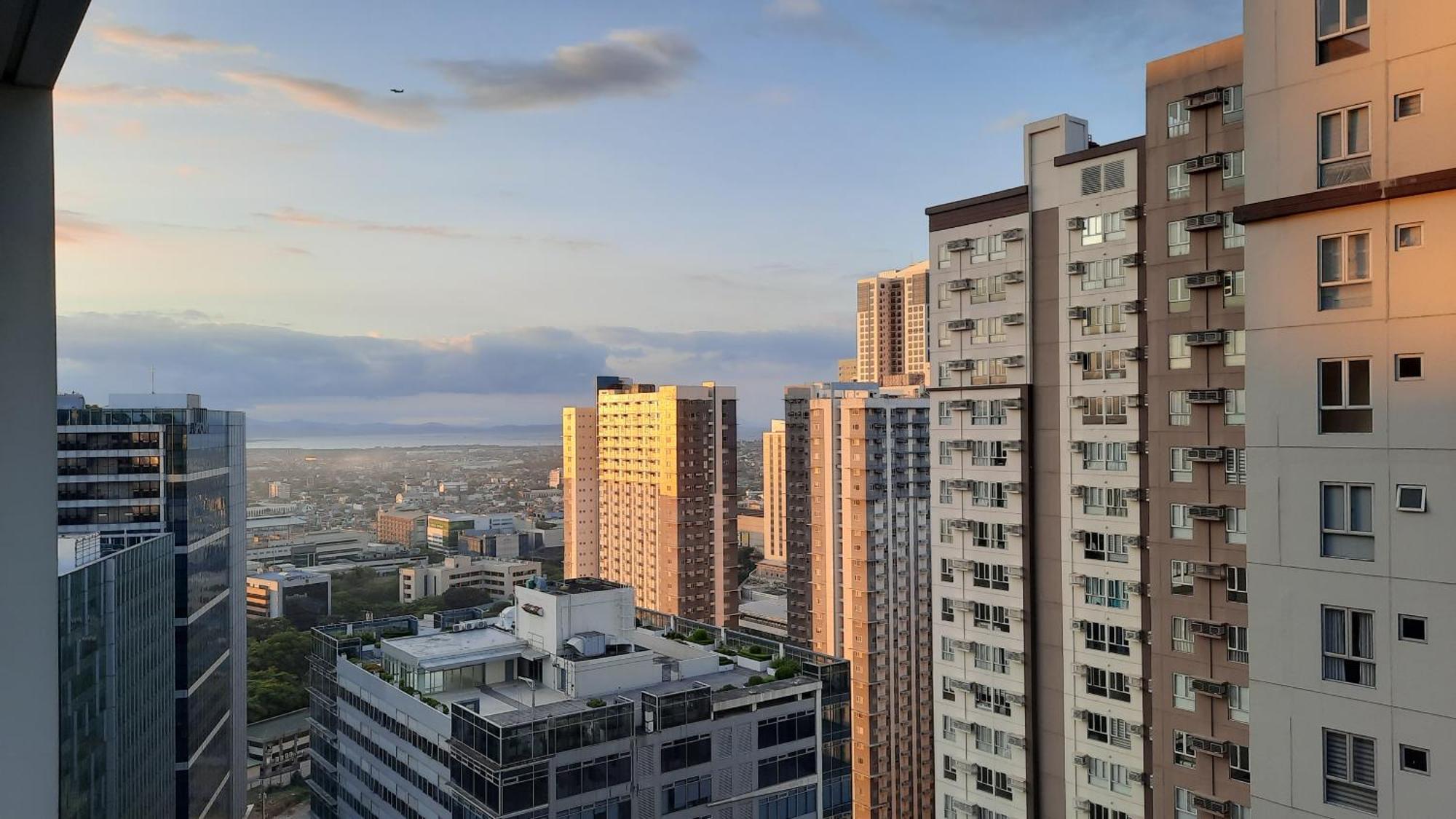 Bonifacio Global One Uptown Residence-2 Bedroom Apartment *