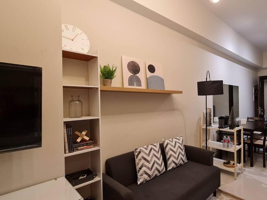 1br King, Modern Balcony, Wi-fi, Netflix, Bgc