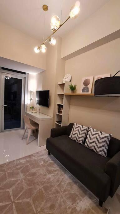 1br King, Modern Balcony, Wi-fi, Netflix, Bgc *