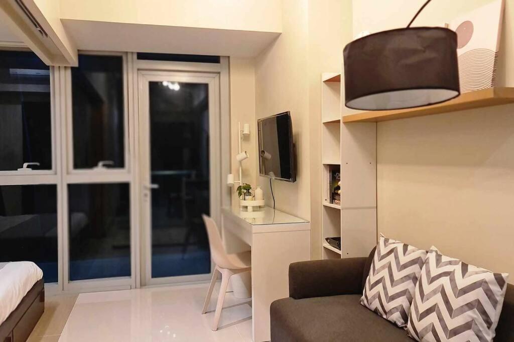 1br King, Modern Balcony, Wi-fi, Netflix, Bgc Manila
