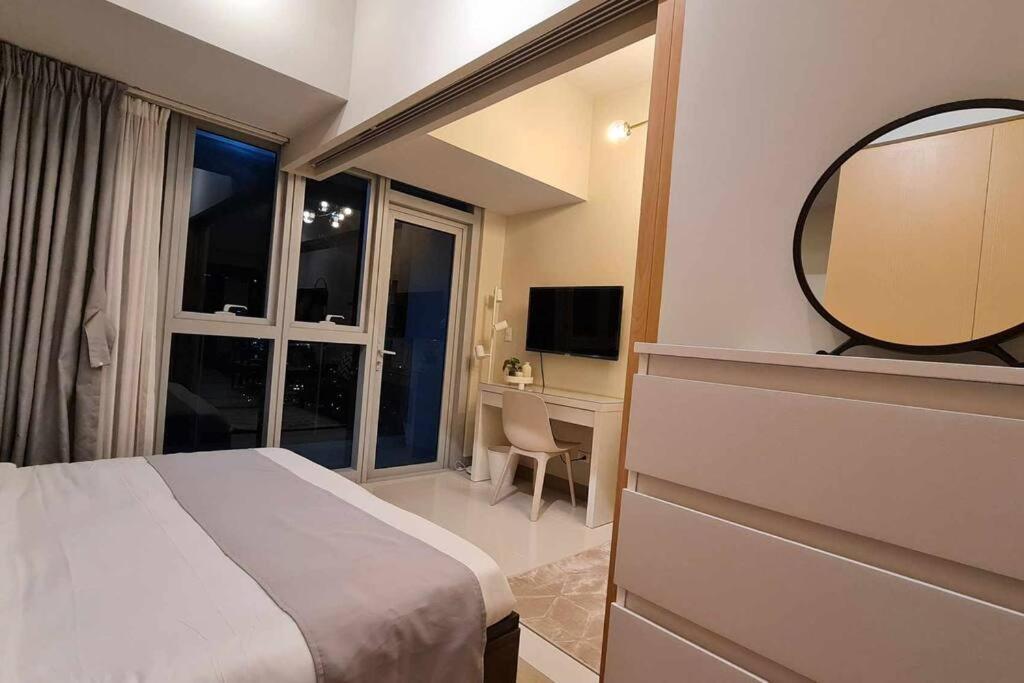 1br King, Modern Balcony, Wi-fi, Netflix, Bgc * Manila